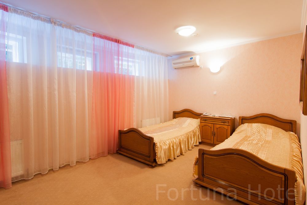 Fortuna Hotel Chisinau Bagian luar foto