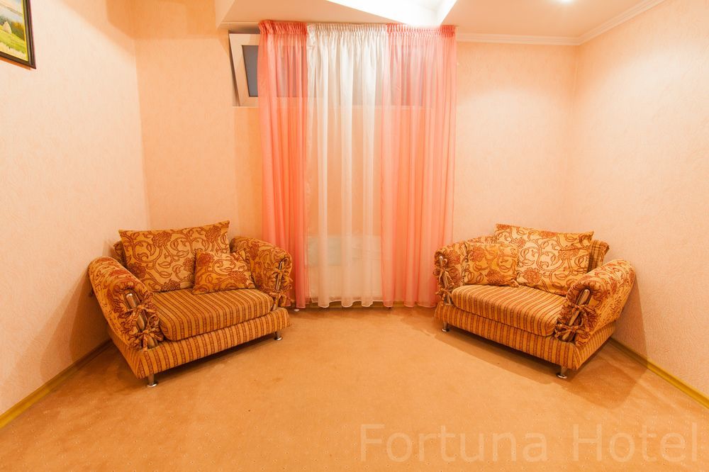 Fortuna Hotel Chisinau Bagian luar foto