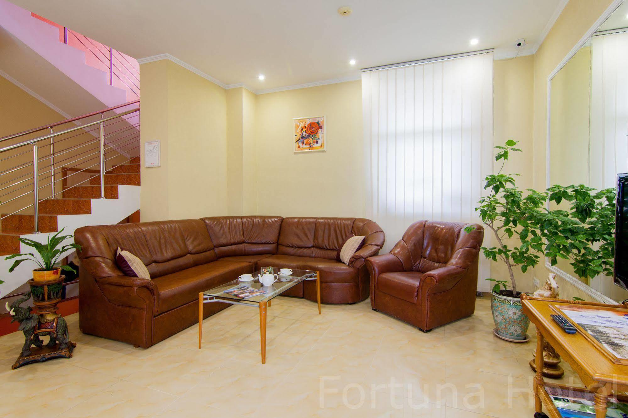 Fortuna Hotel Chisinau Bagian luar foto
