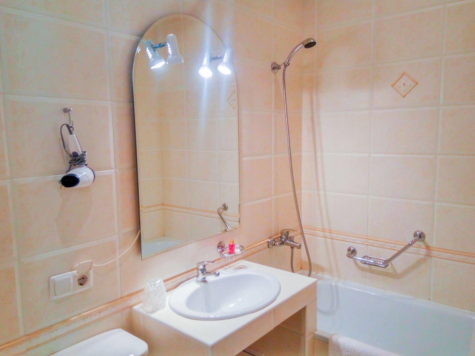 Fortuna Hotel Chisinau Bagian luar foto