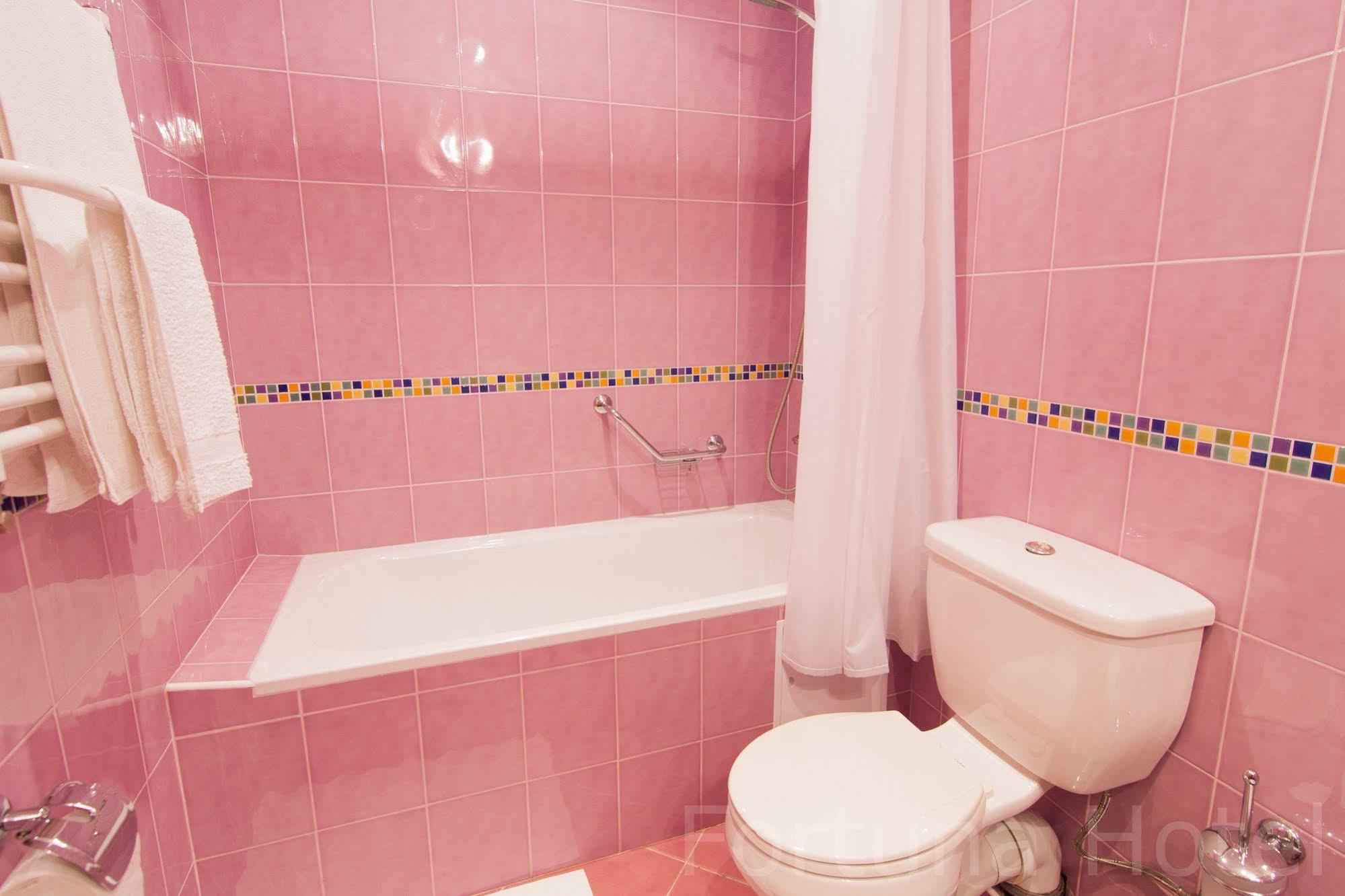 Fortuna Hotel Chisinau Bagian luar foto