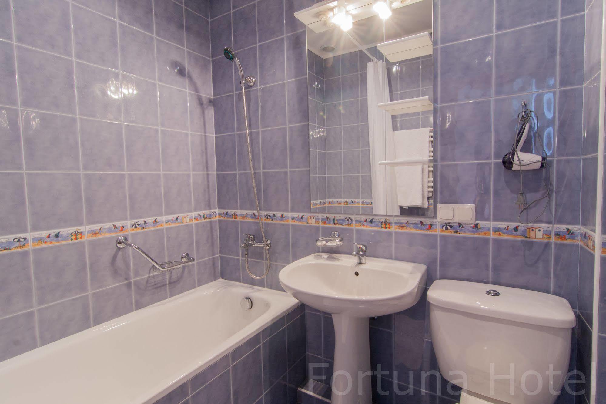 Fortuna Hotel Chisinau Bagian luar foto