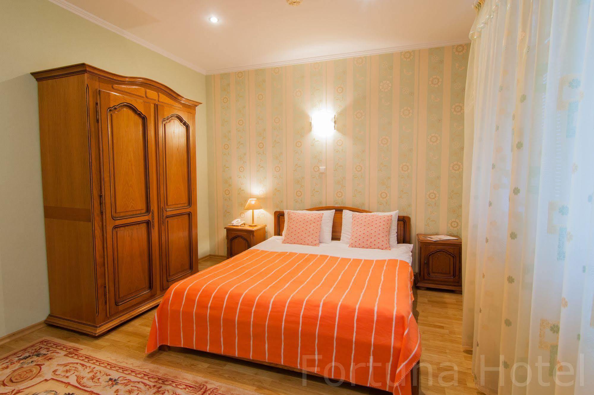 Fortuna Hotel Chisinau Bagian luar foto