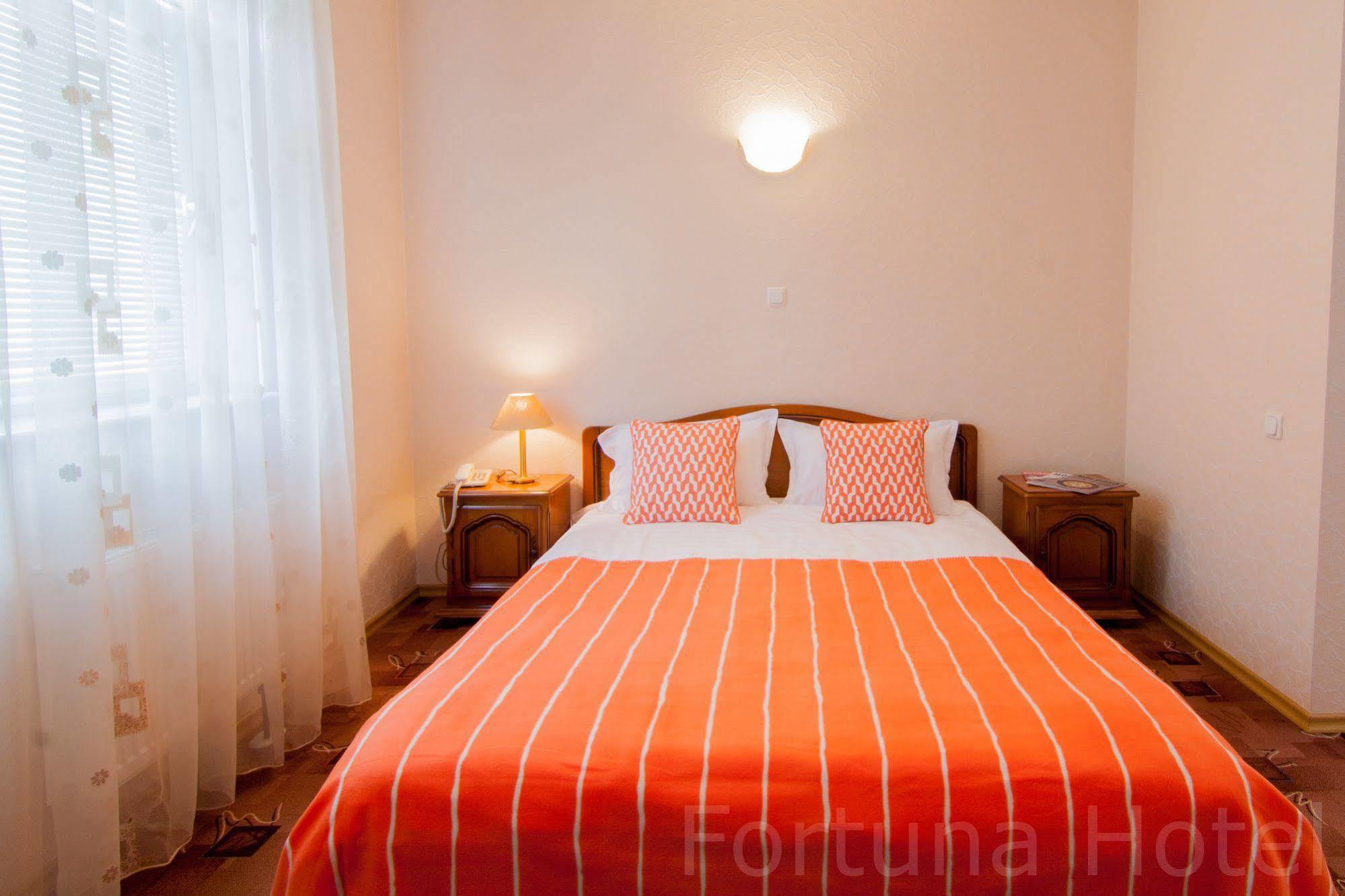 Fortuna Hotel Chisinau Bagian luar foto