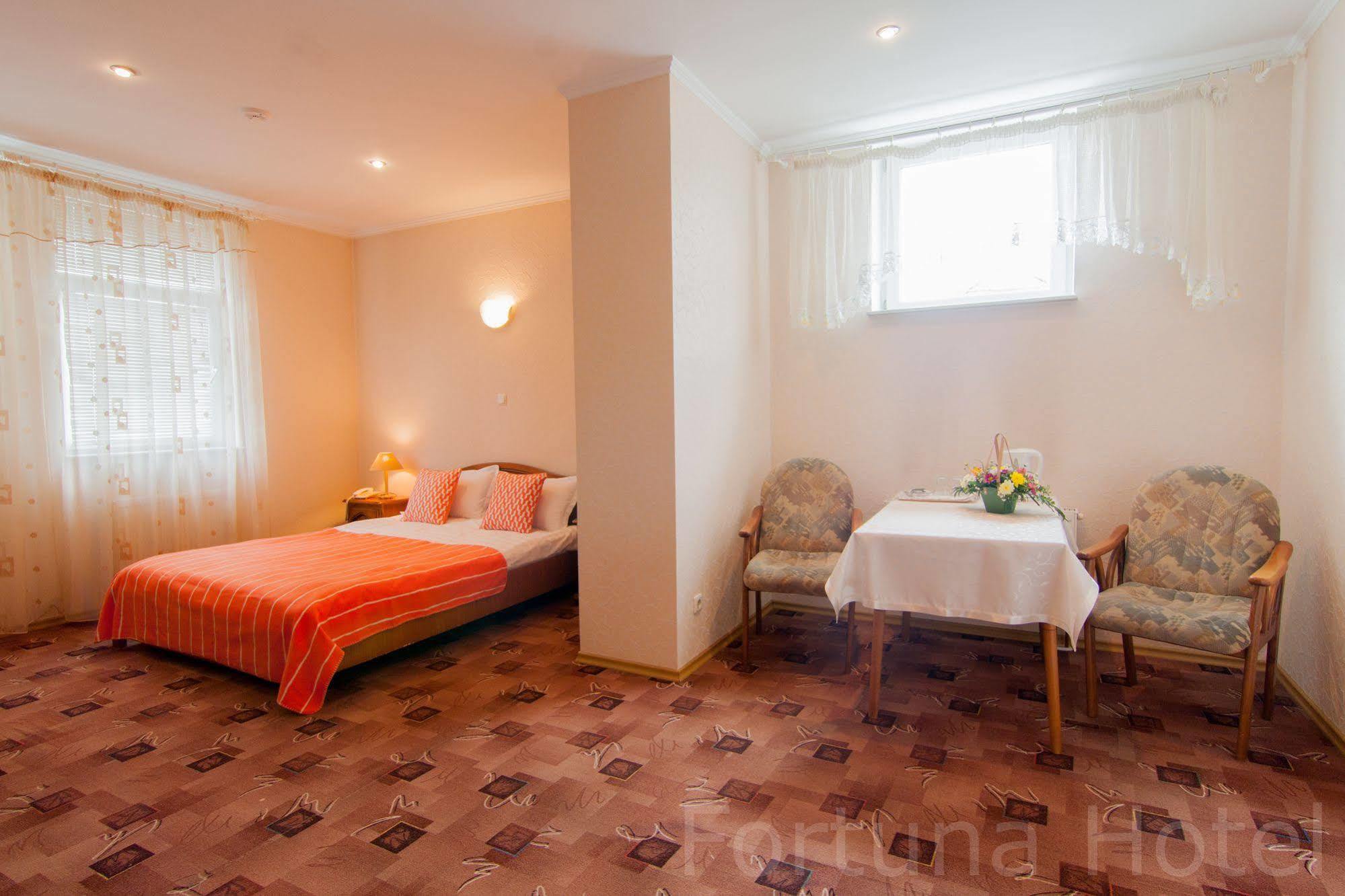 Fortuna Hotel Chisinau Bagian luar foto