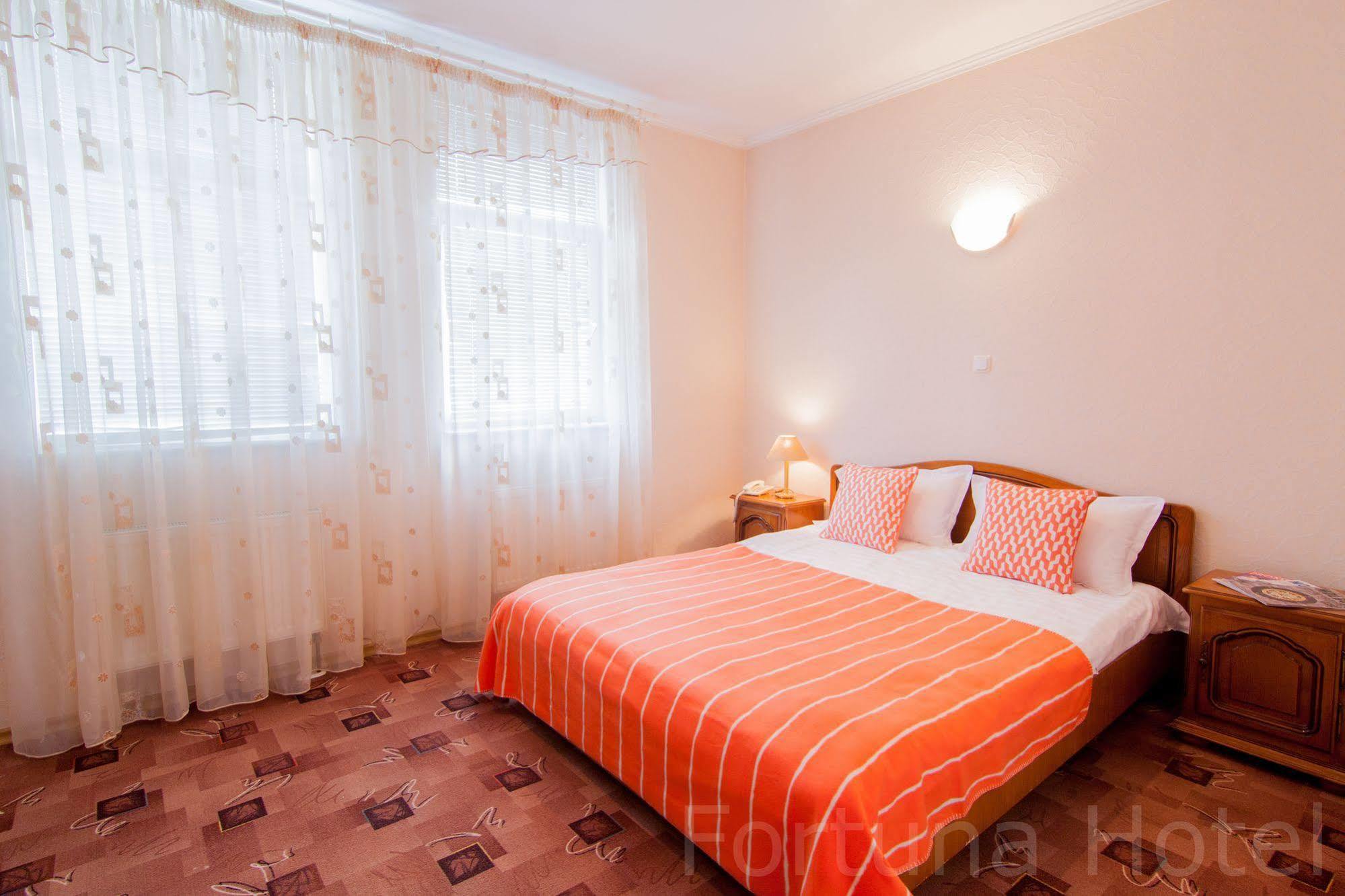 Fortuna Hotel Chisinau Bagian luar foto