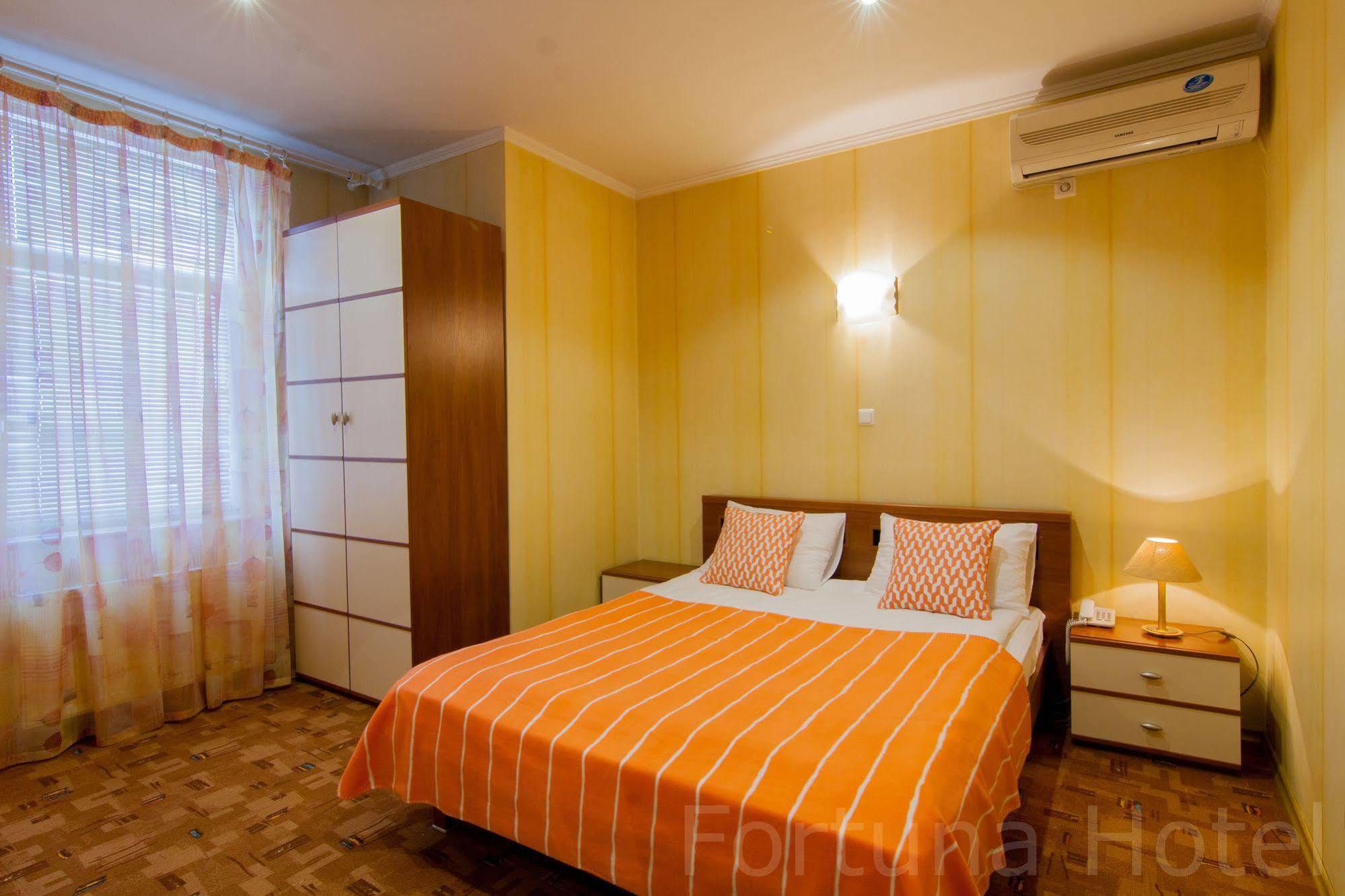 Fortuna Hotel Chisinau Bagian luar foto