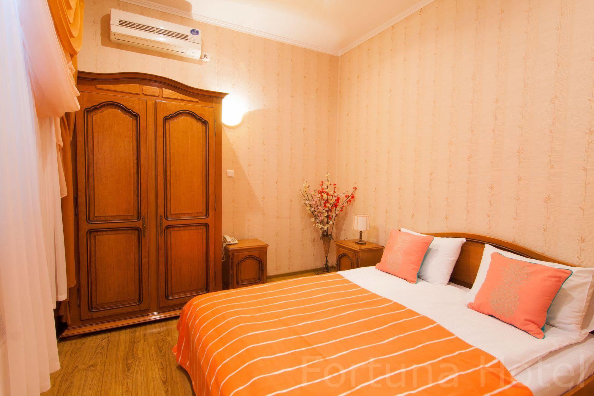 Fortuna Hotel Chisinau Bagian luar foto