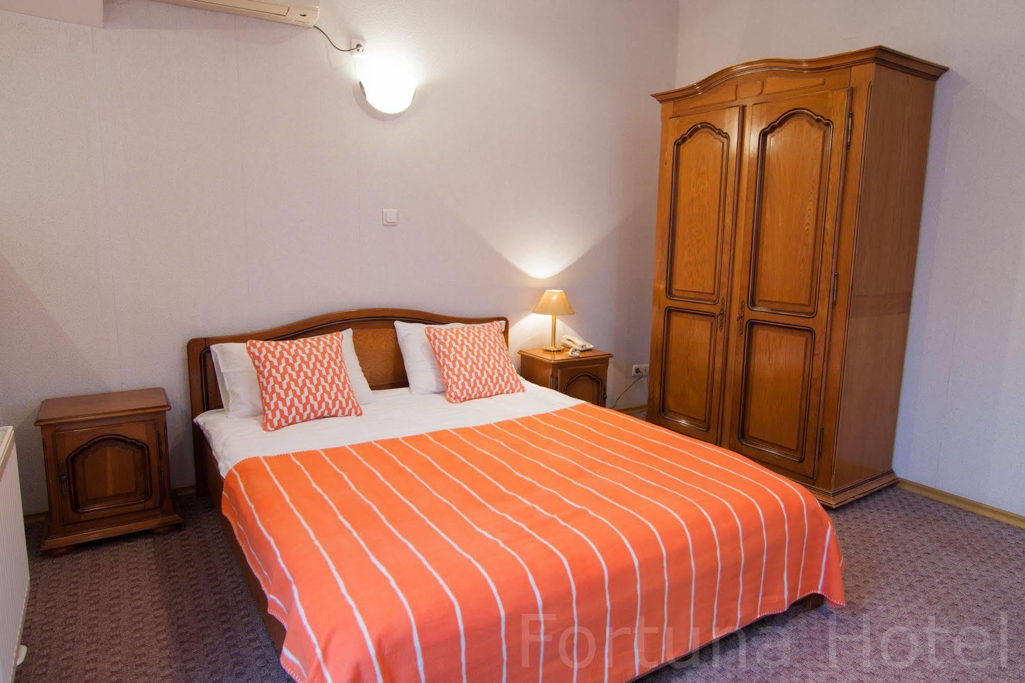 Fortuna Hotel Chisinau Bagian luar foto