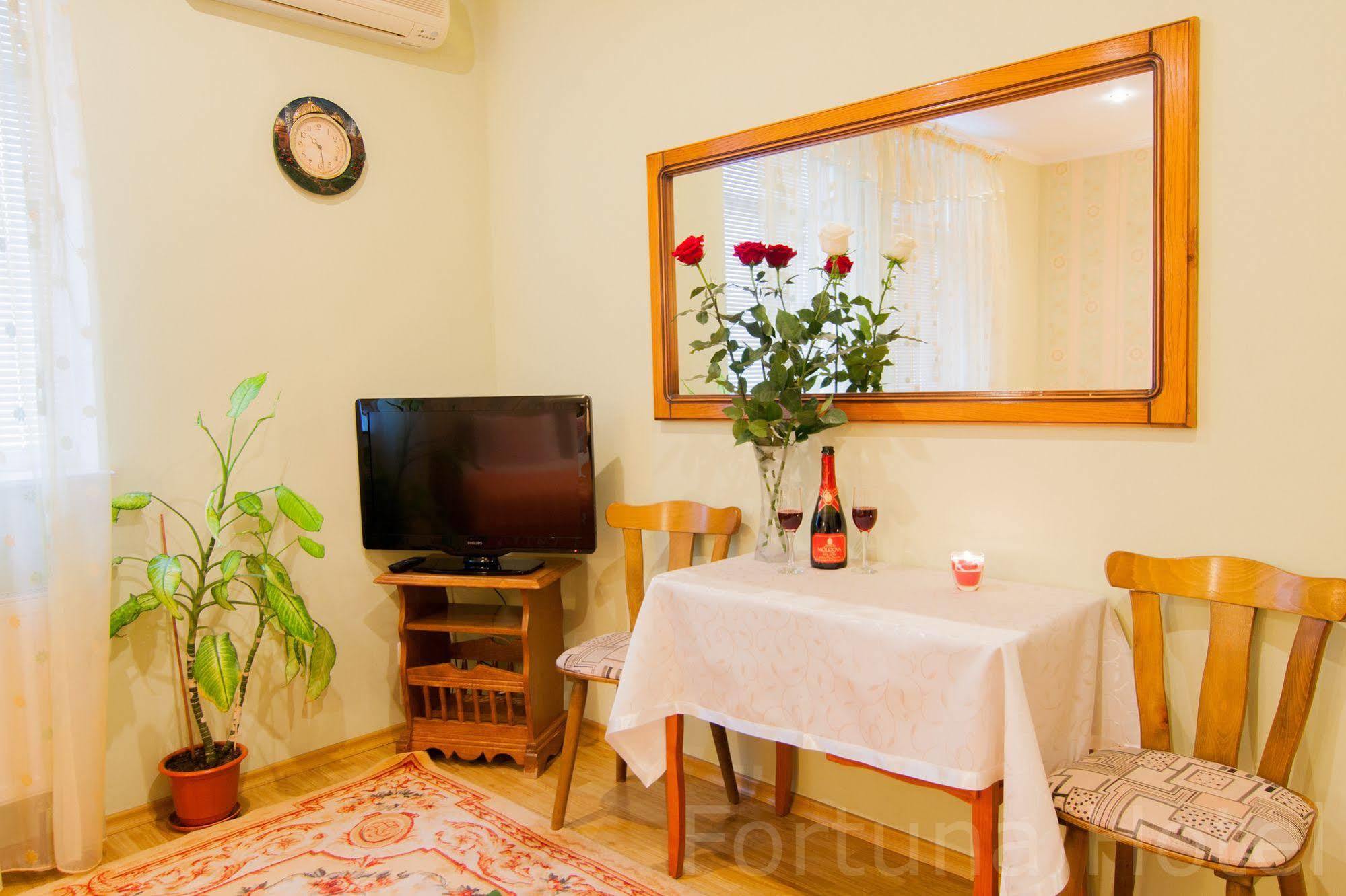 Fortuna Hotel Chisinau Bagian luar foto