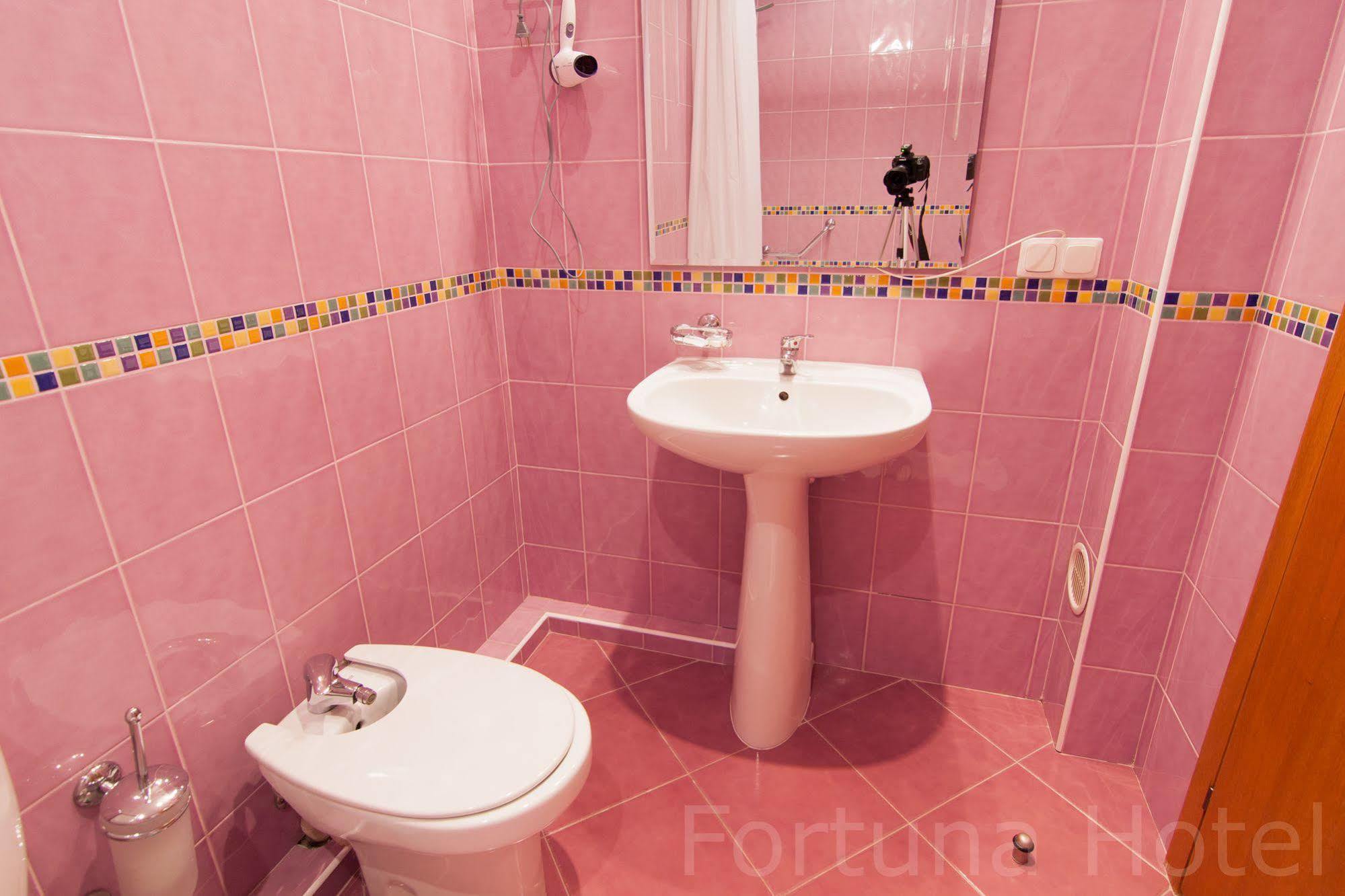 Fortuna Hotel Chisinau Bagian luar foto